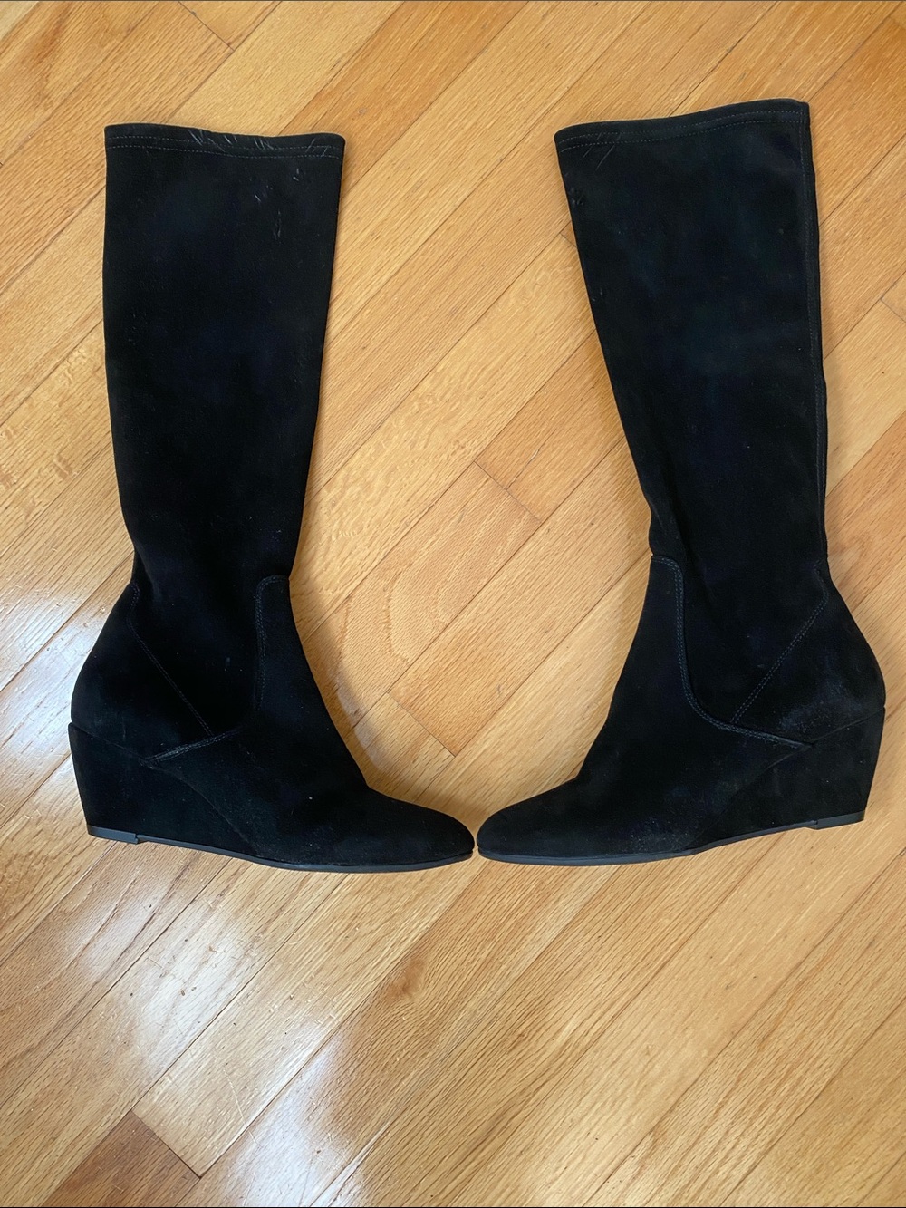 NWOT Aquatalia by Marvin K Suede Boots